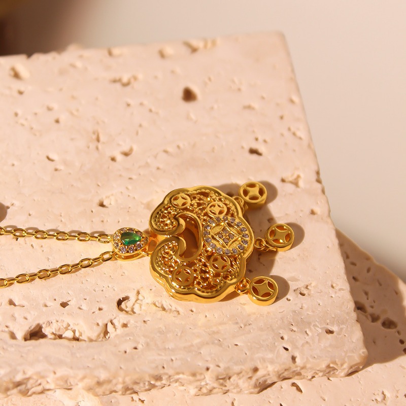 Collar con cerradura de larga  - Luxury Lifestyle Fashion reseña y precio