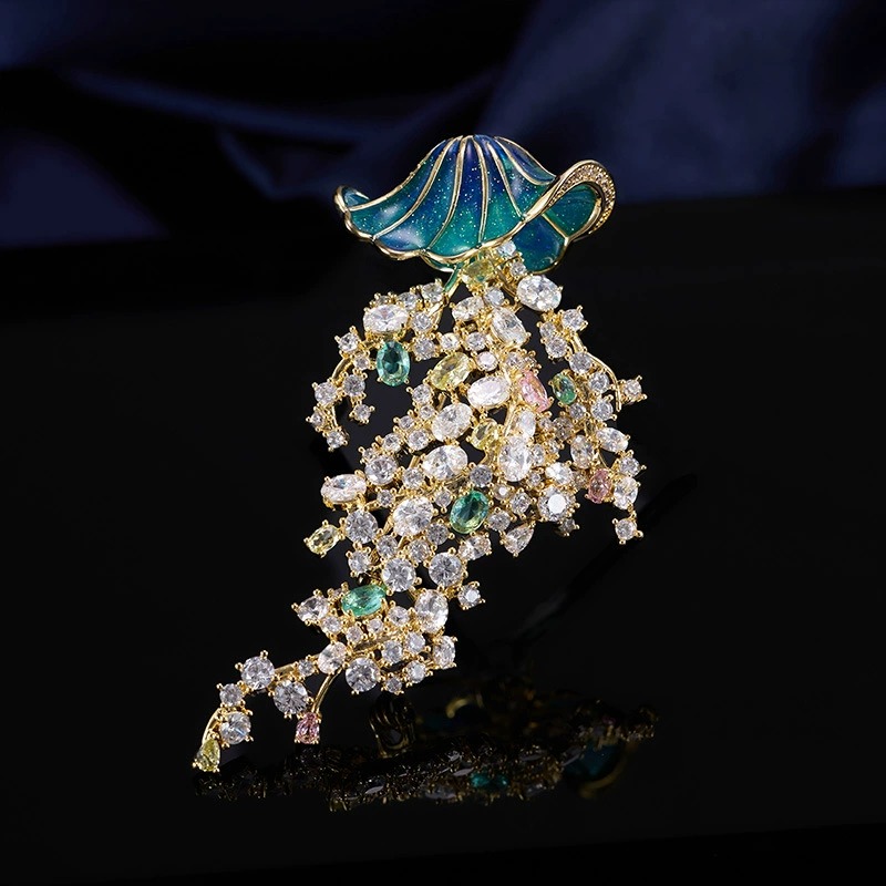 Broche de medusa con incrustac - Luxury Lifestyle Fashion reseña y precio